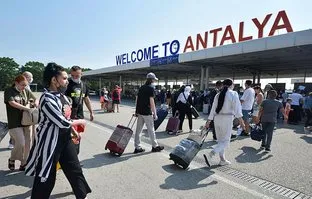 4 günde geçen yılı solladı! Antalya’ya Rus turist akını