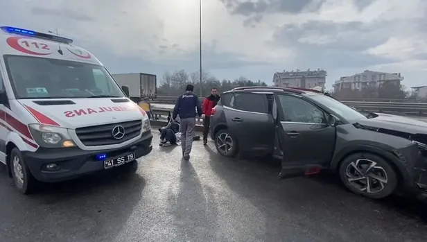 TEM Otoyolu Kocaeli geçişinde araçlar birbirine girdi: 11 yaralı-3