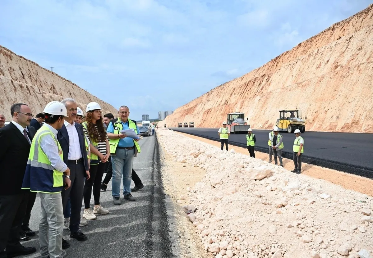 cesmeli-kizkalesi-otoyolunda-sona-gelindi-yol-18-dakikaya-dusecek-1777718384935.jpeg Çeşmeli-Kızkalesi Otoyolu’nda sona gelindi: Yol 18 dakikaya düşecek-2