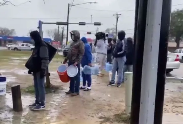 abdde-kriz-teksasin-bir-kismi-elektrik-kesintisiyle-bir-kismi-da-yuksek-elektrik-faturalariyla-bogusuyor-1613679684341.jpeg ABD'de kriz! Teksas'ın bir kısmı elektrik kesintisiyle bir kısmı da yüksek elektrik faturalarıyla boğuşuyor-6