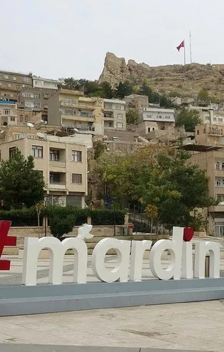 Madrid'e gitmek isterken kendilerini Mardin'de buldular! Filmleri aratmayan olay