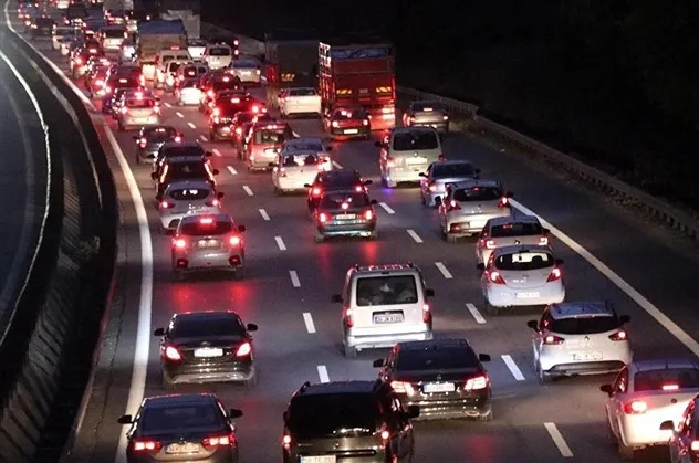 İzmir trafik durumu! İzmir yol durumu trafik yoğunluğu nasıl?
