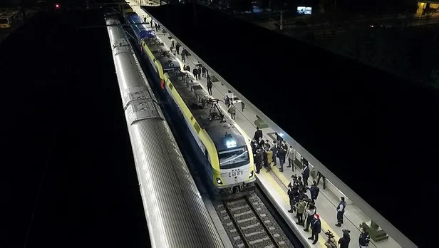 marmaray-tunelinden-ilk-yurt-ici-yuk-treni-gecti-1588975211914.jpeg Marmaray tünelinden ilk yurt içi yük treni geçti!-4