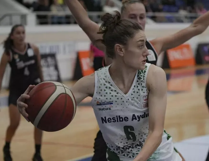 Nesibe Aydın tam yol ileri