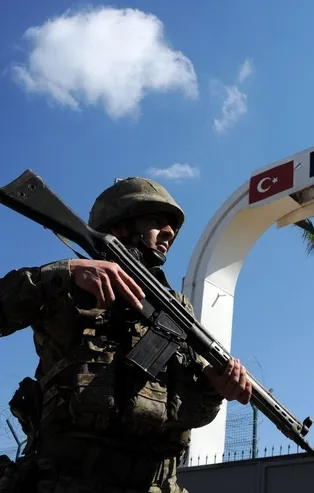 Son dakika: 2 PKK/YPG’li terörist, hudut karakollarımıza teslim oldu