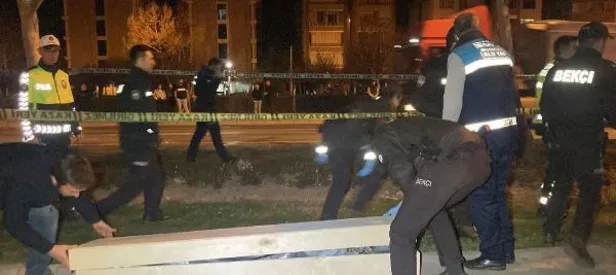 Gece yarısı feci kaza! 2 genç hayatını kaybetti