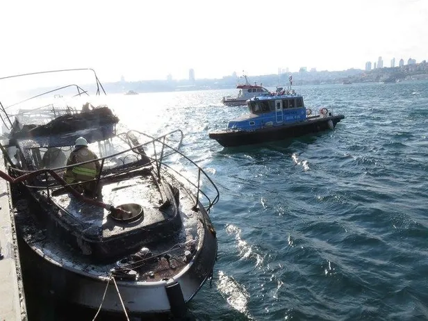 Son dakika: Üsküdar'da tekne yangını!-1