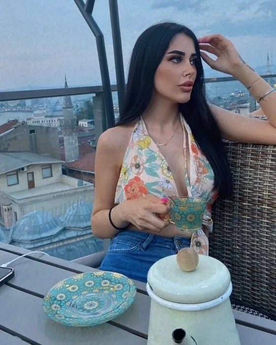 Ünlü fenomen Yeliz Açıkel'i göğüs büyütme ve dikleştirme için gittiği doktor darp etti!-7