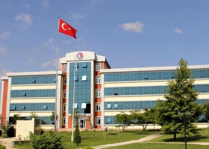 1785304745408.jpeg YÖK ihraç etti, mahkeme göreve döndürdü: Sapık öğretim görevlisinin iade kararına Onsekiz Mart Üniversitesi öğrencilerinden tepki-5