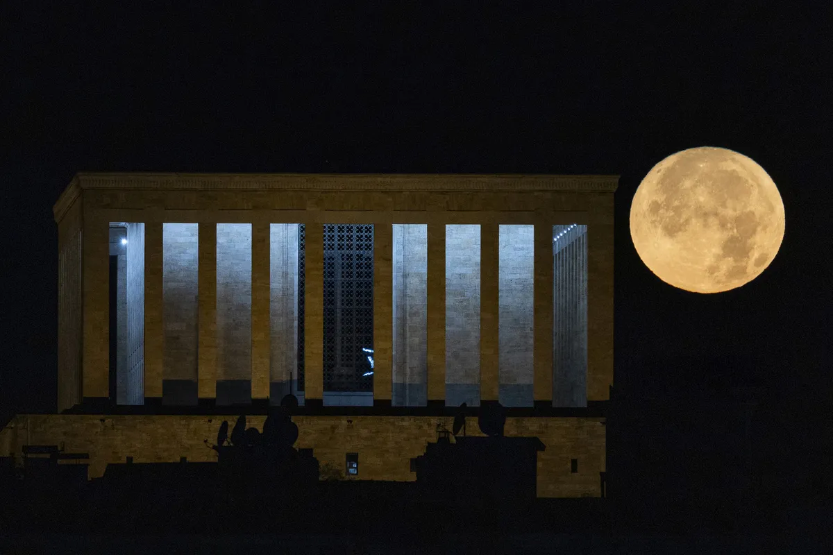 2026-temmuz-geyik-dolunayi-tarihi-ve-saati-kova-burcundaki-dolunayin-etkileri-neler-1785302245666.jpg Geyik Dolunayı Türkiye’yi büyüledi: Anıtkabir ve Kocatepe’den etkileyici kareler-8