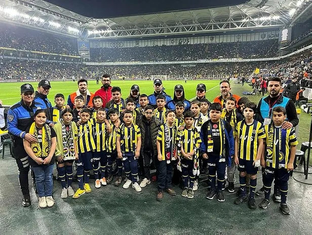 fener-erteleme-macinda-konyayi-4-golle-maglup-etti-1677373485406.jpeg