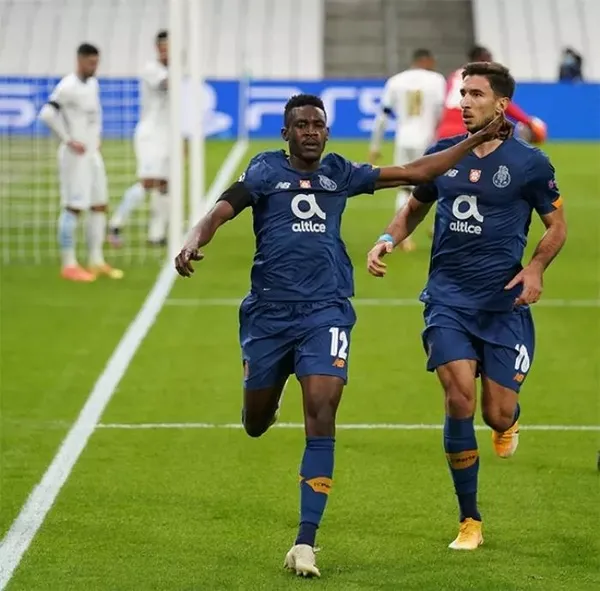 Fenerbahçe 2 yıldızı daha bitirmek istiyor! Sağa Fabricio Bustos sola Zaidu Sanusi-5