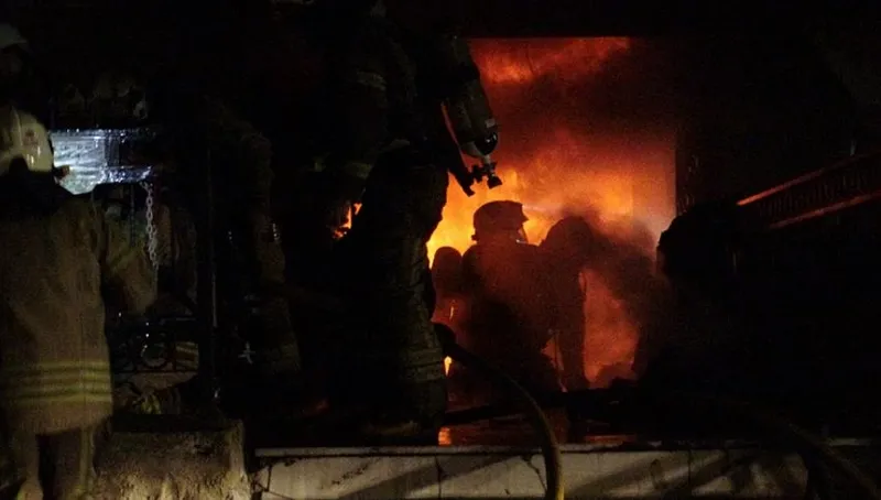 son-dakika-avcilar-ambarli-mahallesinde-korkutan-yangin-70-arac-ve-187-personel-bolgede-son-durum-ne-1709069122896.jpeg SON DAKİKA | Avcılar’da tekstil fabrikasında korkutan yangın | Alevler geceyi aydınlattı! Yaralı var mı? İşte son durum...-3