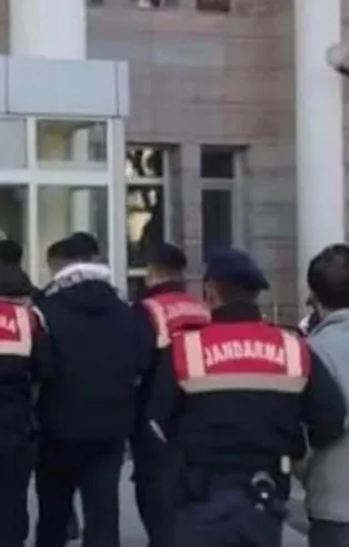 Aydın Kuşadası'nda Yunan adasına kaçma hazırlığındaki 2 göçmen ve 3 organizatör yakalandı