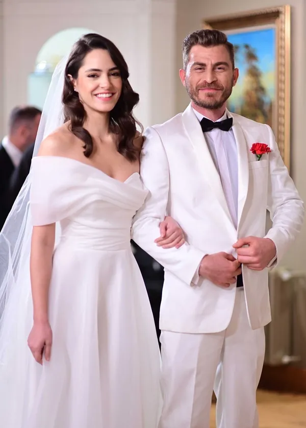 ben-bu-cihana-sigmazam-25-bolum-fragmani-yayinlandi-her-seyi-berbat-ettim-ailemi-korumayi-beceremedim-1680125880573.jpg Ben Bu Cıhana Sığmazam 25. bölüm fragmanı yayınlandı: “Her şeyi berbat ettim! Ailemı korumayı beceremedim”-2
