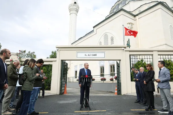 son-dakika-baskan-recep-tayyip-erdogandan-cuma-namazi-sonrasi-aciklamalar-esir-takasinda-putinin-israrla-isted-1663933229541.jpg SON DAKİKA: Başkan Recep Tayyip Erdoğan'dan cuma namazı sonrası açıklamalar: Esir takasında Putin'in ısrarla istediği ismi Rusya'ya gönderdik-2