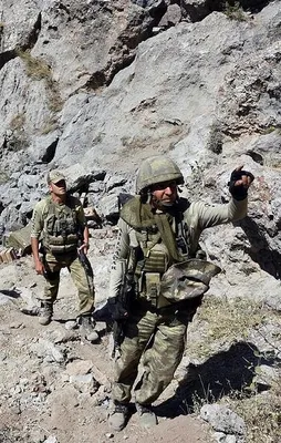 Asker Irak sınırında kahramanlık destanı yazıyor