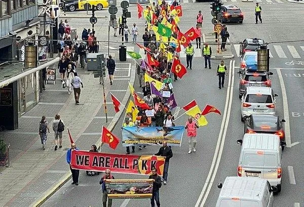 goteborgda-pkkpydypg-propagandasi-isvecin-ankara-buyukelciligi-gecici-maslahatguzari-disisleri-bakanligina-cag-1658588712623.jpeg Göteborg'da PKK/PYD/YPG propagandası! İsveç'in Ankara Büyükelçiliği Geçici Maslahatgüzarı Dışişleri Bakanlığına çağrıldı-4