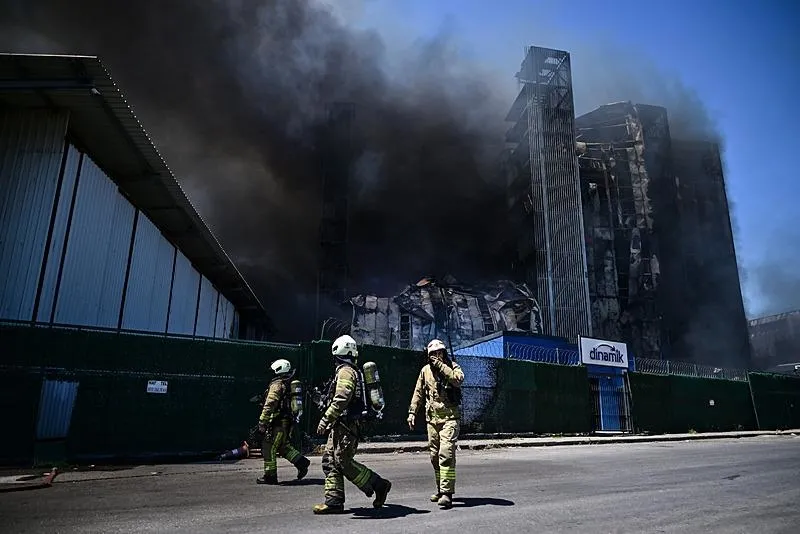 Tuzla'da fabrika yangını! Ormanlık alana sıçradı | Görgü tanığı anlattı: "10 dakikada fabrikayı sardı"-7
