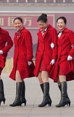 Çin`in hostes kızları