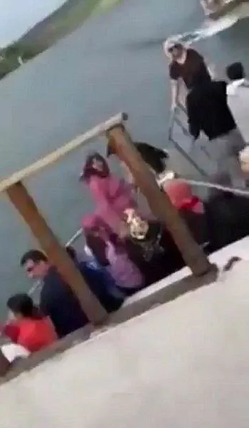 halfetide-tekne-kazasi-kafa-kafaya-carpistilar-1713172496285.jpeg Halfeti'de tekne kazası: Kafa kafaya çarpıştılar-3