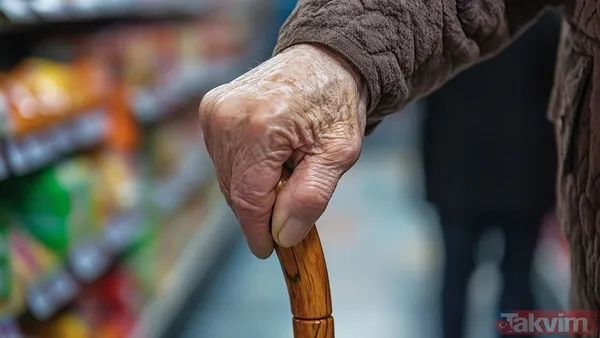 YAŞ İLERLEDİKÇE AYNI EVDE YAŞAMA ORANI ARTIYOR Yaş gruplarına göre incelendiğinde 75 yaş ve üzerindekilerin yüzde 36,4'ünün, 85 yaş ve üzerindekilerin yüzde...