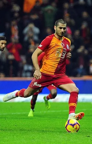 Eren Derdiyok kalıyor