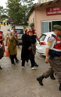 Firari FETÖ'cülerin eşleri kaçarken yakalandı