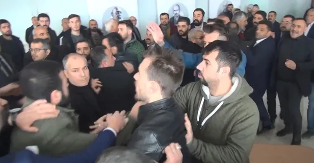 Kongrede kavga çıktı