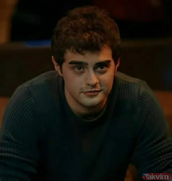 Sosyal Medya (Vine) Fenomeni, Reklam Ve Dizi Oyuncusu. 1.88 Metre Boyunda Ve 76 Kilo Ağırlığındadır. 1995, Samsun Doğumlu.