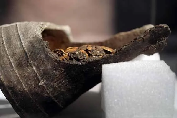 İtalya’da Roma döneminden kalma hazine bulundu-1