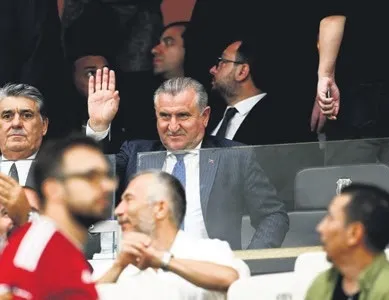 Bakan Bak da maçı takip etti