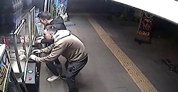 İstanbul'da hayrete düşüren olay! Oyun makinesinden telefon çaldılar: Kutu boş çıkınca büfe sahibi "dolandırıcılıktan" ifade verdi