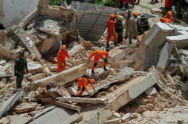 Brezilya'da 7 katlı bina çöktü