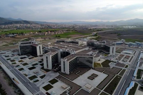 Kayseri Şehir Hastanesi'ni 5 Mayıs'ta Erdoğan açacak-1