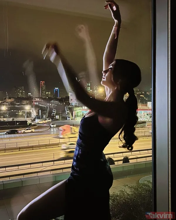 Burcu Özberk'ten önce boylu boyunca göğüs dekoltesi sonra da bikinili poz 'seni çılgın prenses' Dizisi final yaptırılan Burcu... - 7