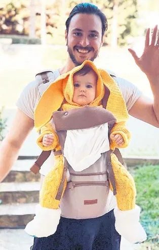 Pelin Akil'in eşi Anıl Altan kızı Alin'le verdiği pozla gülümsetti