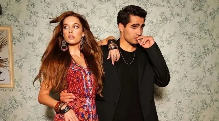 yali-capkini-final-iddiasi-fisilti-gibi-yayildi-isin-altindan-cika-cika-bu-cikti-kanal-biletini-cat-diye-kesiy-1702452206063.jpeg İşin altından çıka çıka bu çıktı! Yalı Çapkını final iddiası fısıltı gibi yayıldı! Kanal o tarihte biletini çat diye kesecek mi?-2