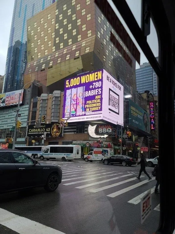 AK Parti Sözcüsü Ömer Çelik'ten New York'taki 'stop Erdoğan' başlıklı FETÖ propagandasına tepki-1