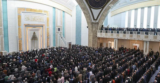 Cuma hutbesinde yeni yıl kutlamaları ve piyango vurgusu