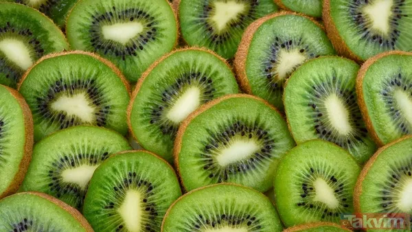 Karatay'dan Gençlik Tavsiyesi Sağlıklı Beslenme Ve Kalp Sağlığı Konusundaki Önerileriyle Sıkça Gündeme Gelen Prof. Dr. Canan Karatay, Bu Kez Tropikal Meyve...