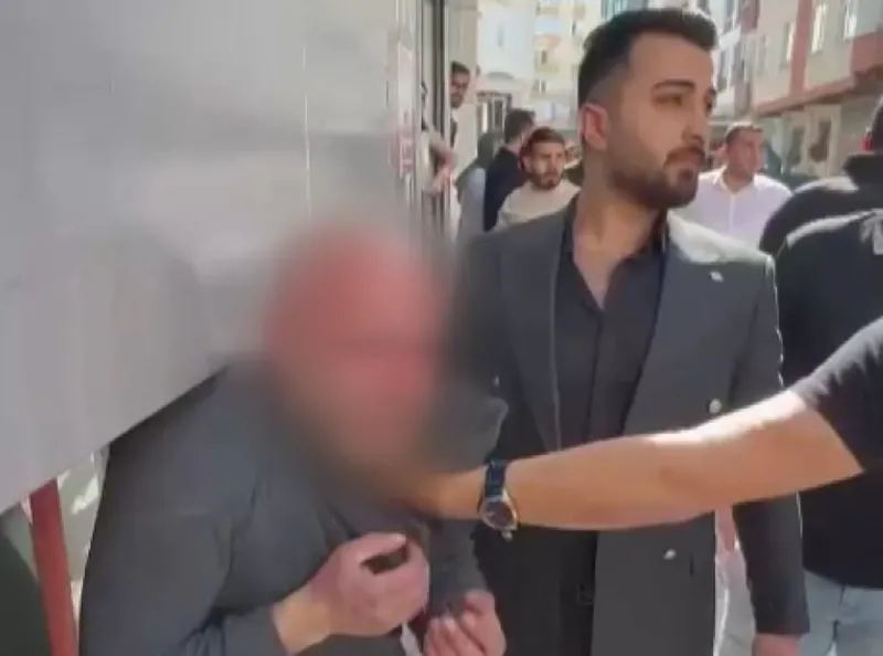 esenyurtta-yasli-kadina-taciz-ortalik-karisti-meydan-dayagi-attilar-1711993011497.jpg Esenyurt’ta yaşlı kadına taciz! Ortalık karıştı: Meydan dayağı attılar-3