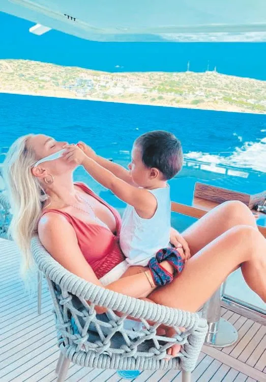 Tuğba Yurt, Snob Magazin Dergisi'nin Temmuz/Ağustos sayısına özel açıklamalarda bulundu-4