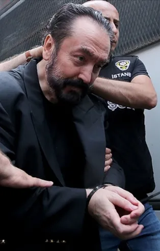 Adnan Oktar örgütünün cinsel sömürü sistemi +18 fotoğraf ve sohbetlerle ifşa oldu