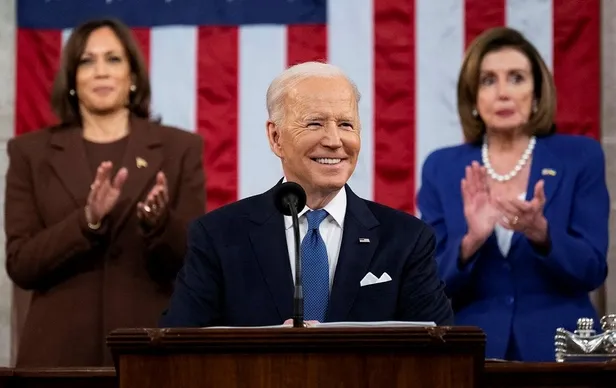 ABD'nin yaşlı başkanı Joe Biden Ukrayna yerine İran dedi Kamala Harris'in yüzü şekilden şekile girdi-3