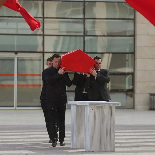 teskilat-mete-baskan-oldu-mu-mesut-akusta-teskilat-dizisinden-ayrildi-mi-neden-ayrildi-1648398145203.jpg Teşkilat Mete Başkan öldü mü? Mesut Akusta Teşkilat dizisinden ayrıldı mı, neden ayrıldı?-3