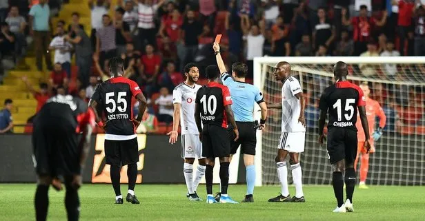 Gazişehir Gaziantep - Beşiktaş maçında kırmızı kartlar havada uçuştu