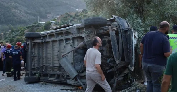 Manisa'da feci kaza! Öğrencileri taşıyan minibüs şarampole yuvarlandı: 2'si ağır 20 yaralı