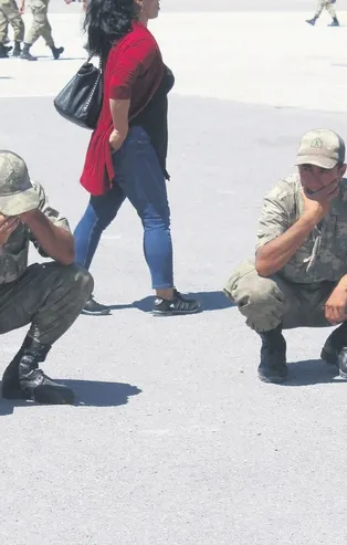 Yemin töreninde duygusal anlar! "Ben de senin annenim"