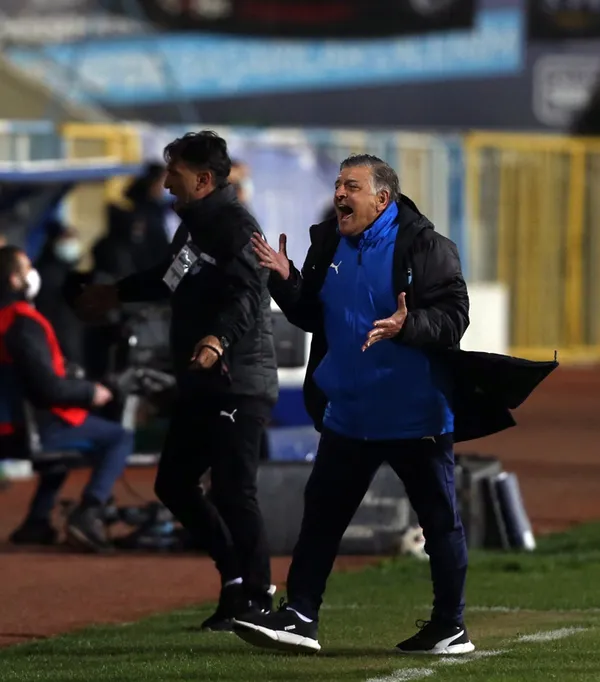 fenerbahce-yilmaz-vural-sesleri-tecrubeli-teknik-adam-bazi-yoneticilerle-gorustum-insallah-ali-beyi-ikna-ederler-1640776747981.jpg Fenerbahçe Yılmaz Vural sesleri | Tecrübeli teknik adam: Bazı yöneticilerle görüştüm! İnşallah Ali Bey'i ikna ederler-2